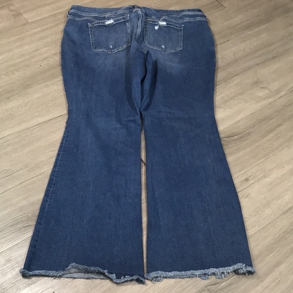 Torrid Mid-Rise Stretch Flare Leg Fray Hem Pork-chop Pocket Distressed Jeans - Picture 2 of 12